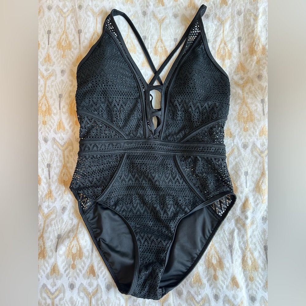 SOCIALA Women's Crochet One Piece Swimsuit Size M